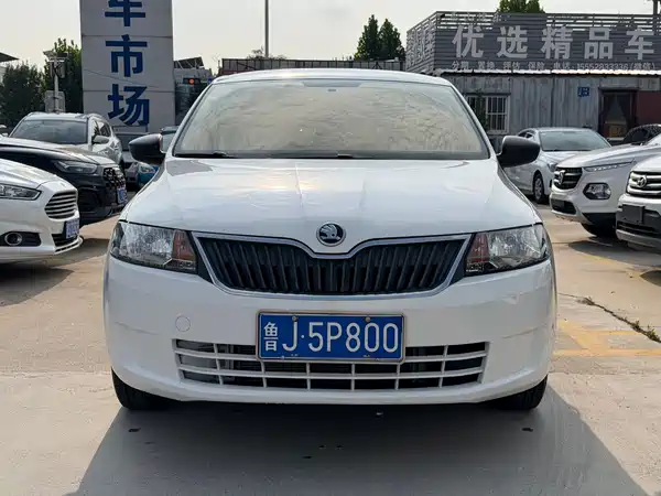 Skoda Rapid 2015