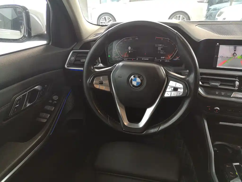 BMW 3 Series 2019 — фото 11