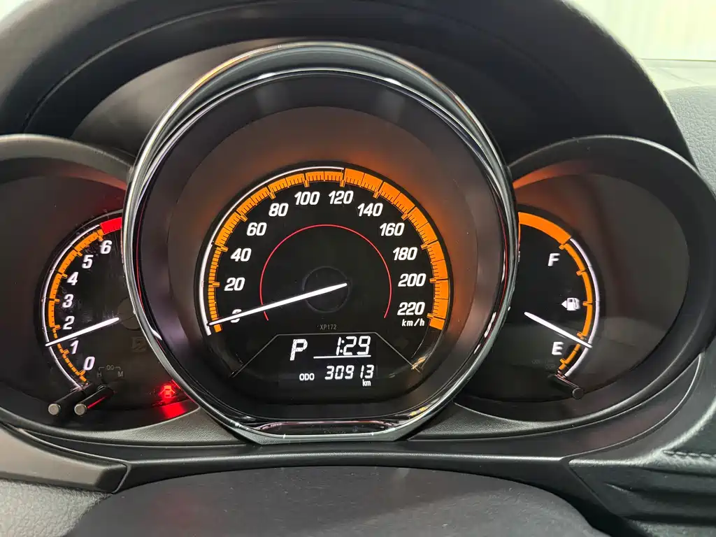 Toyota Yaris L 2022 — фото 12