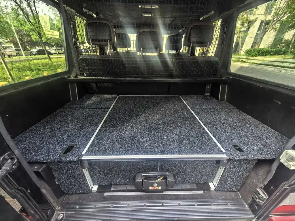 Mercedes-Benz G-Class 2010 — фото 15