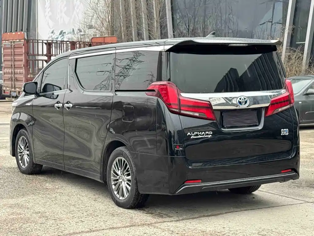 Toyota Alphard 2023 — фото 4