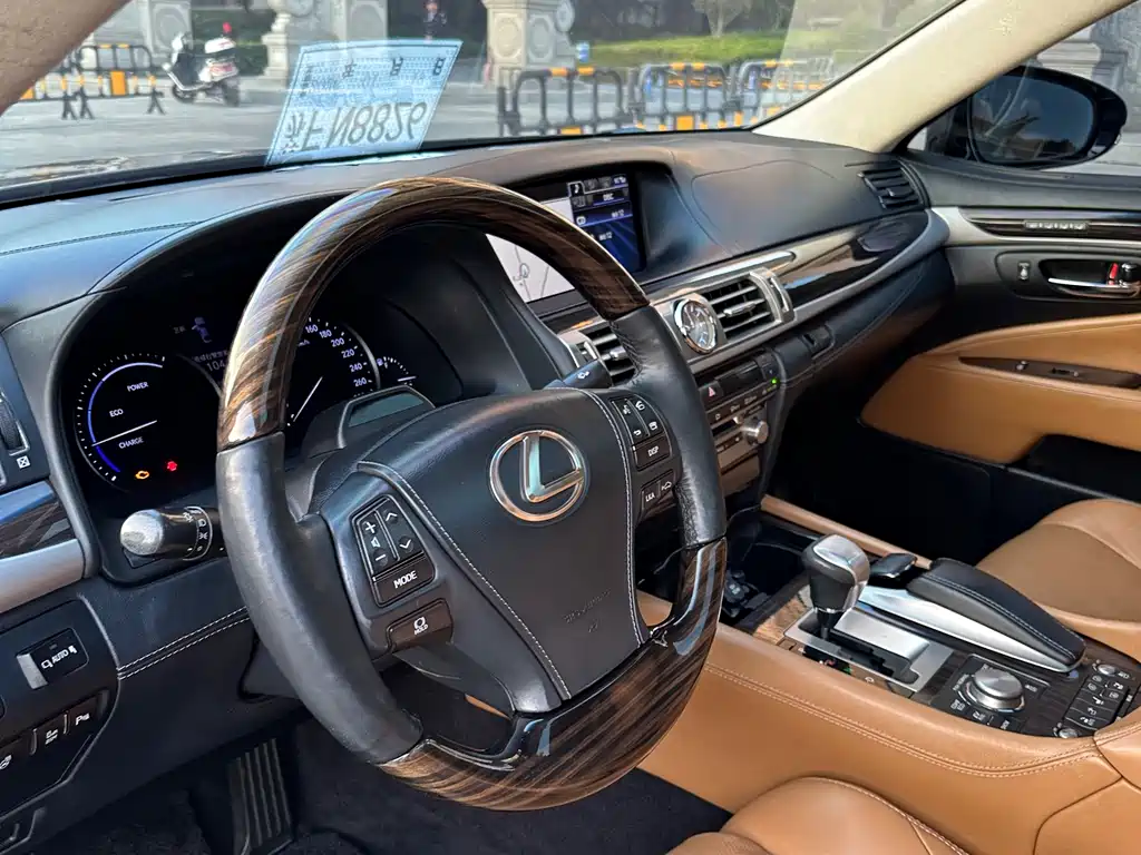 Lexus LS 2014 — фото 10