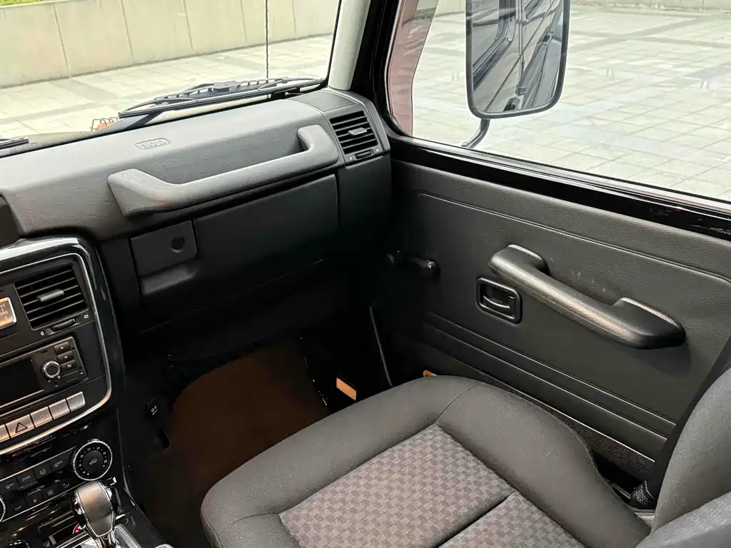 Mercedes-Benz G-Class 2018 — фото 15