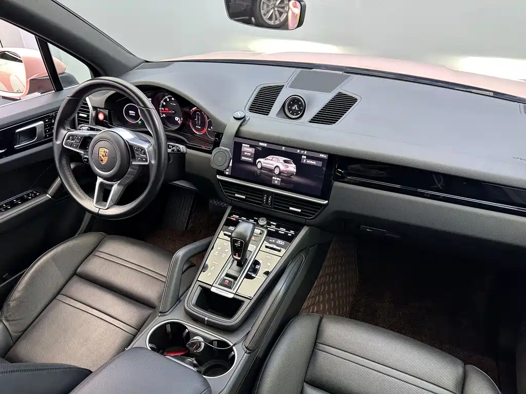 Porsche Cayenne 2019 — фото 13