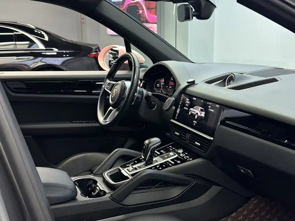 Porsche Cayenne 2019 — фото 17