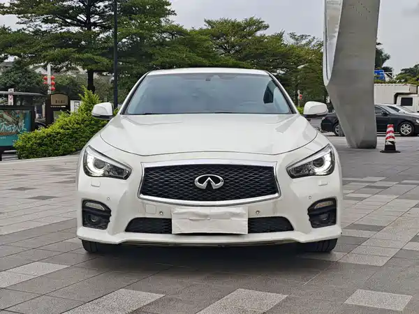 Infiniti Q50L 2015