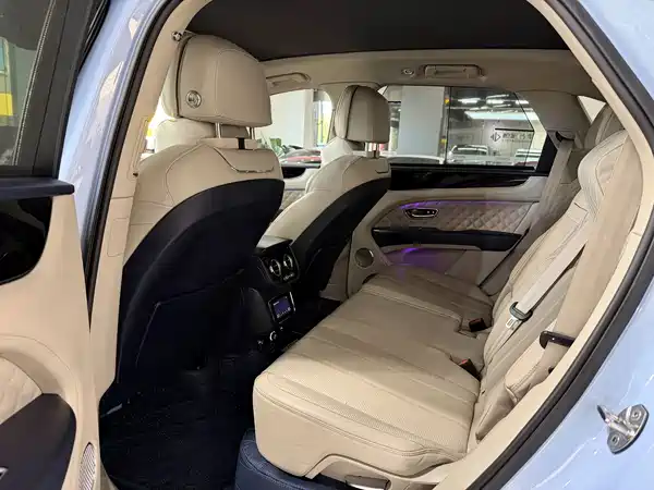 Bentley Bentayga Plug-In Hybrid 2021