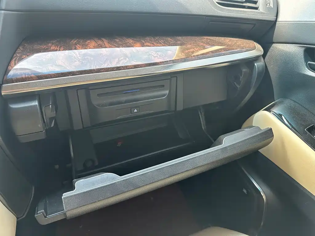 Toyota Alphard 2020 — фото 25