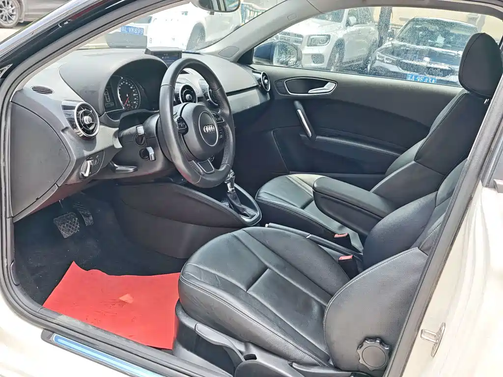 Audi A1 2014 — фото 10