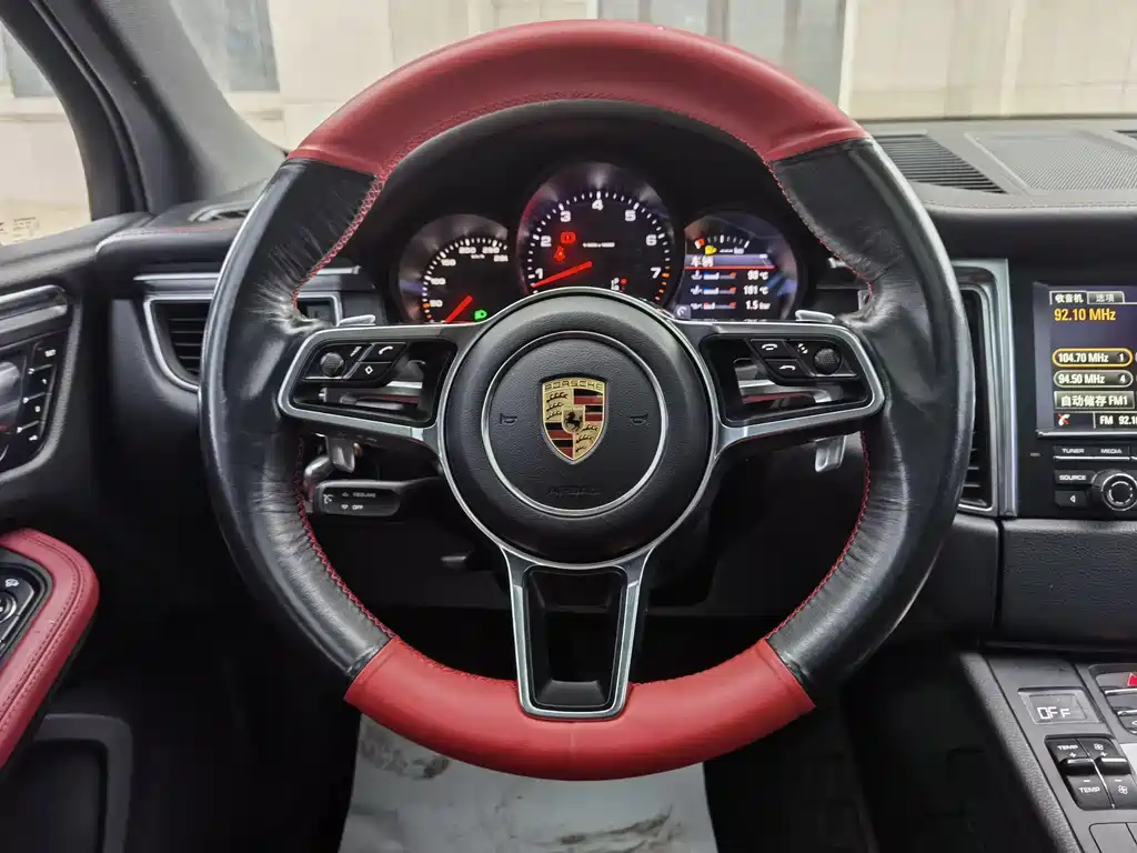 Porsche Macan 2017 — фото 12