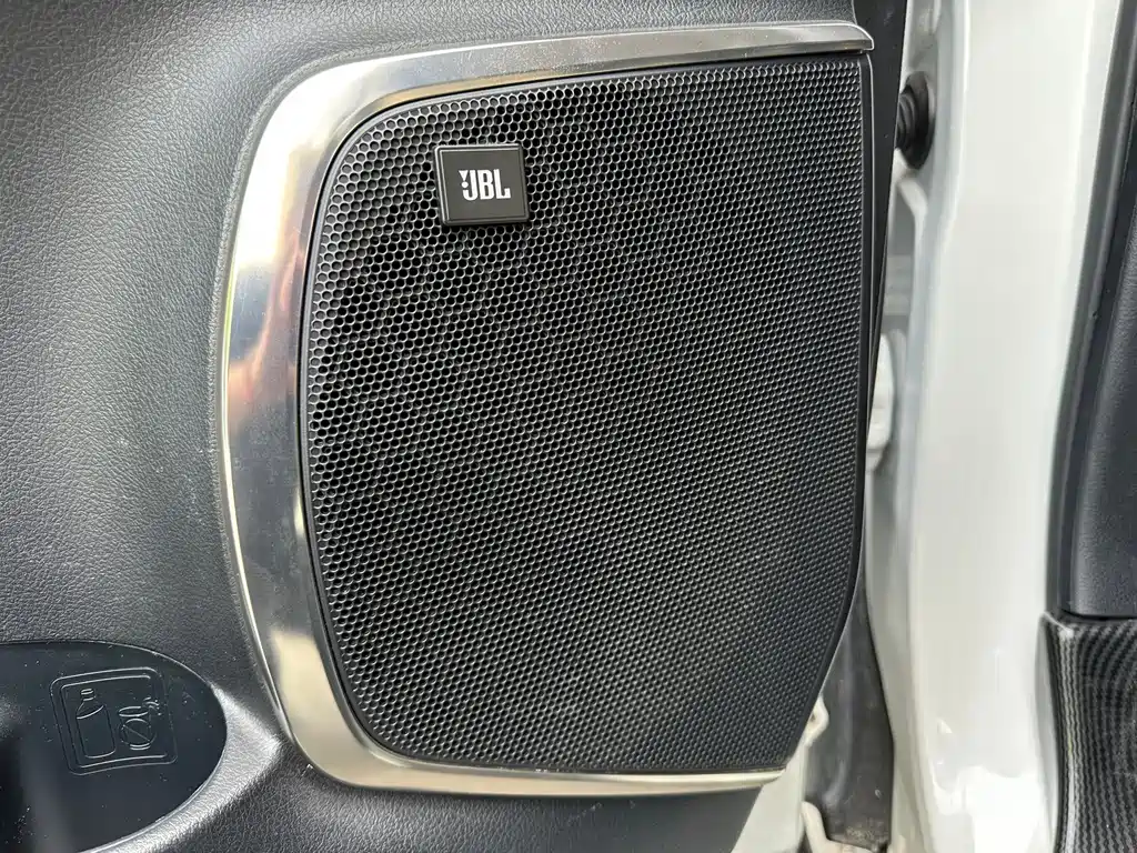 Toyota Alphard 2020 — фото 21