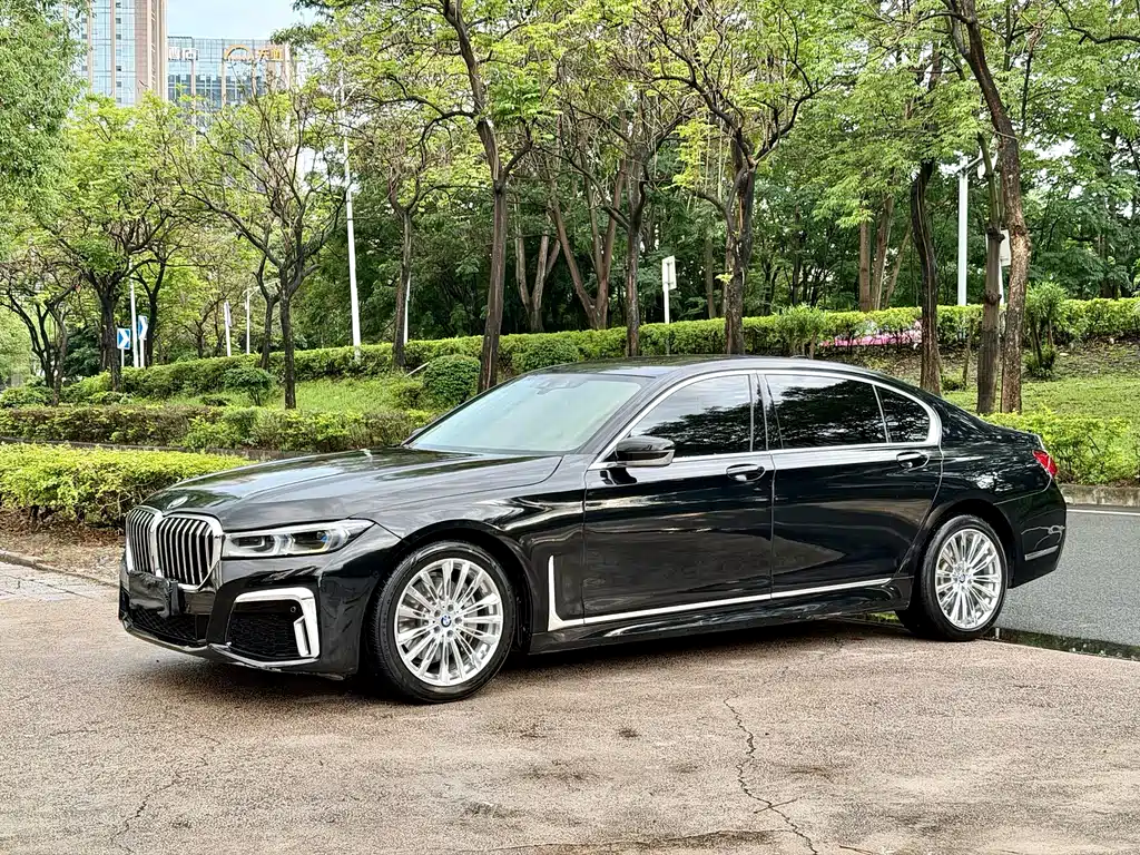 BMW 7 Series 2015 — фото 1