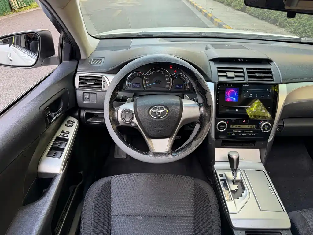 Toyota Camry 2014 — фото 13