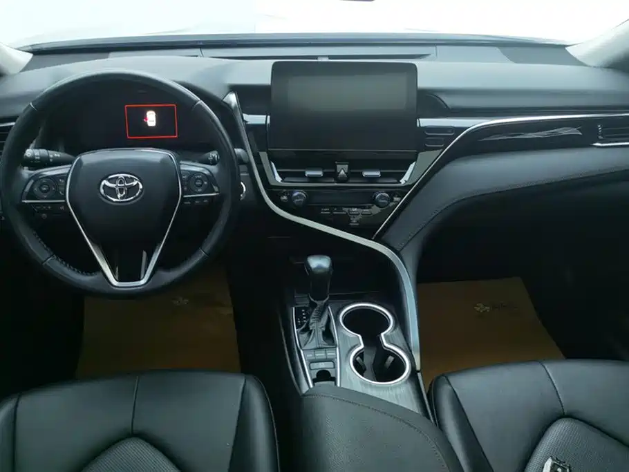 Toyota Camry 2023 — фото 12