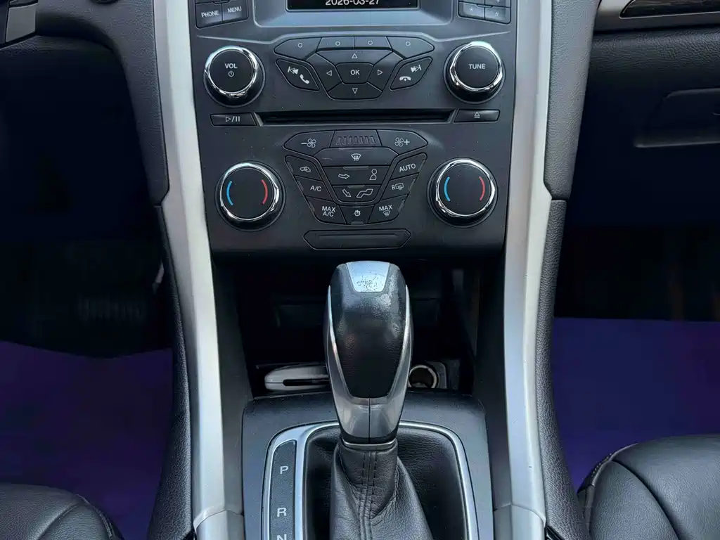 Ford Mondeo 2015 — фото 13