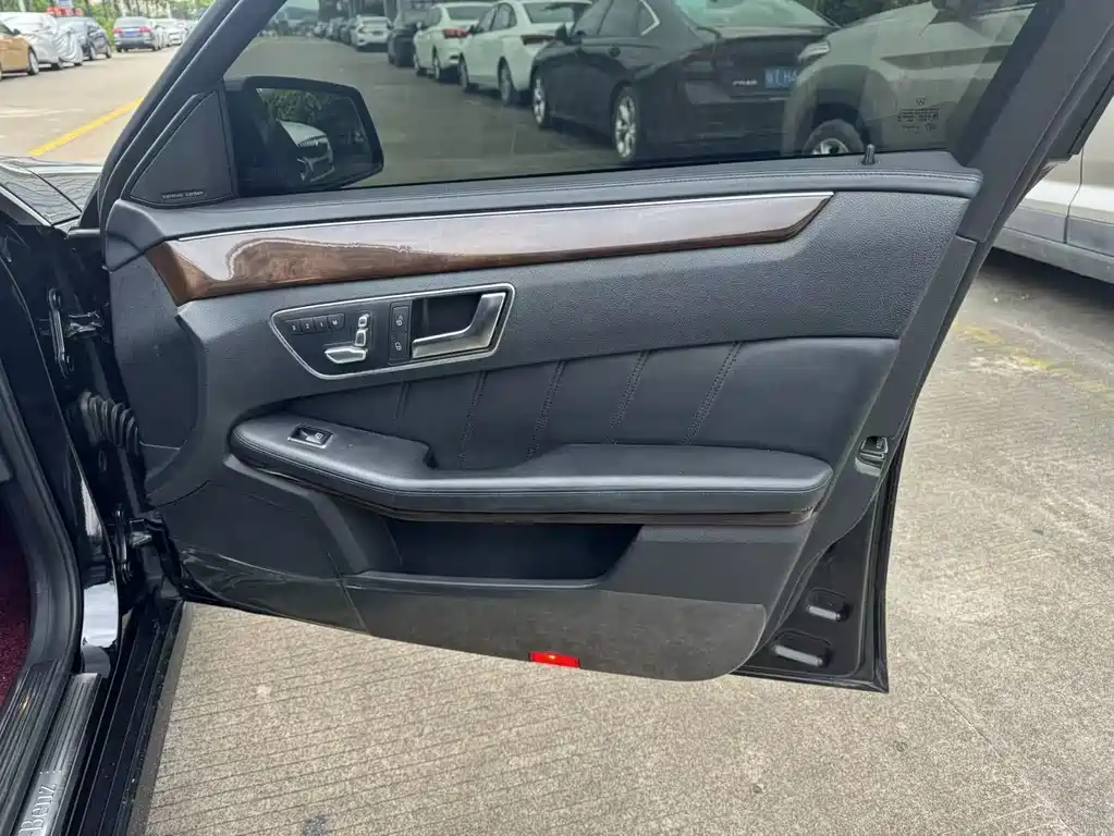 Mercedes-Benz E-Class 2015 — фото 13