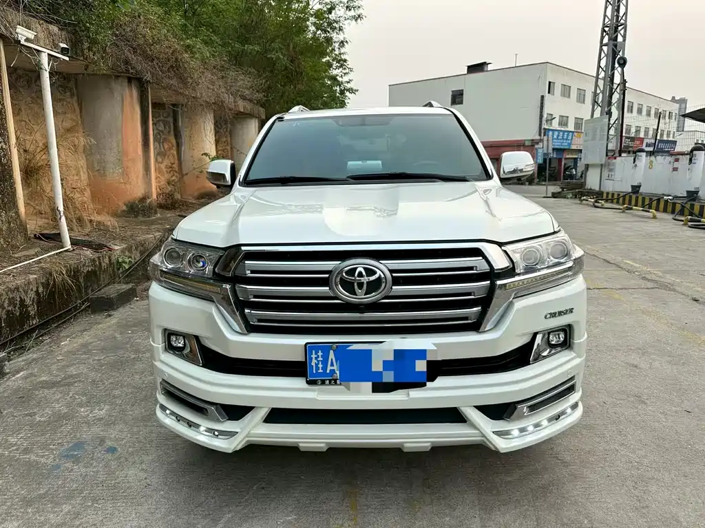 Toyota Land Cruiser 2018 — фото 2