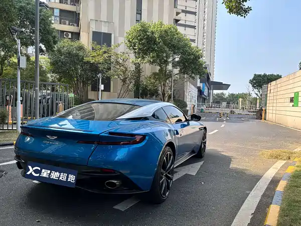 Aston Martin DB11 2020