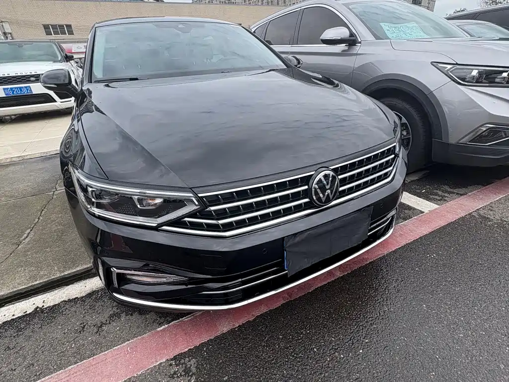 Volkswagen Magotan 2025