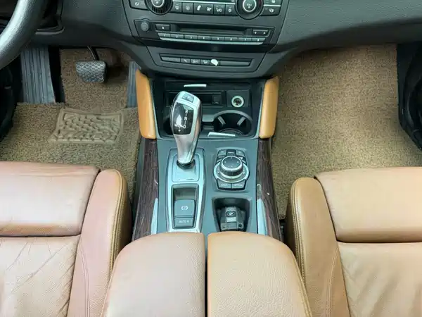 BMW X6 2011