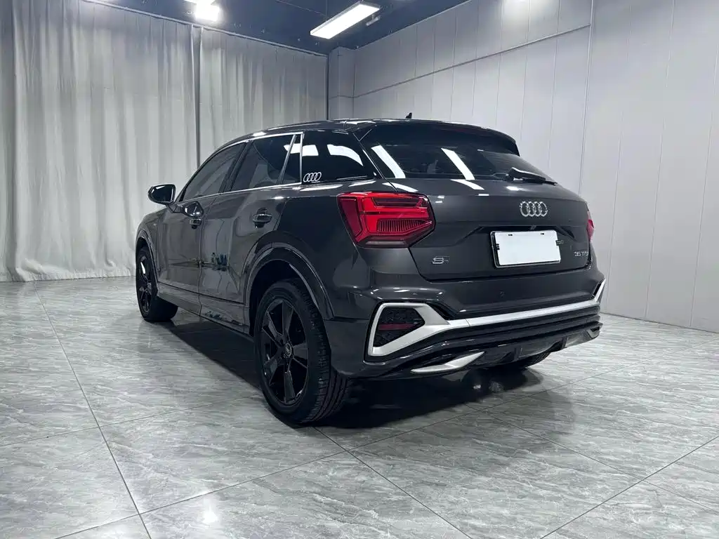 Audi Q2L 2023