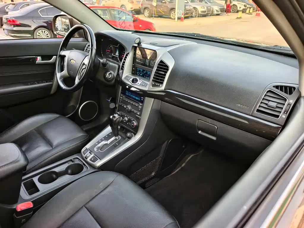 Chevrolet Captiva 2015 — фото 16