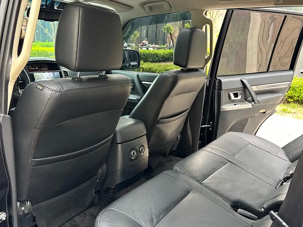 Mitsubishi Pajero 2015 — фото 11