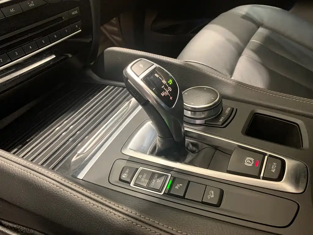 BMW X6 2018 — фото 19
