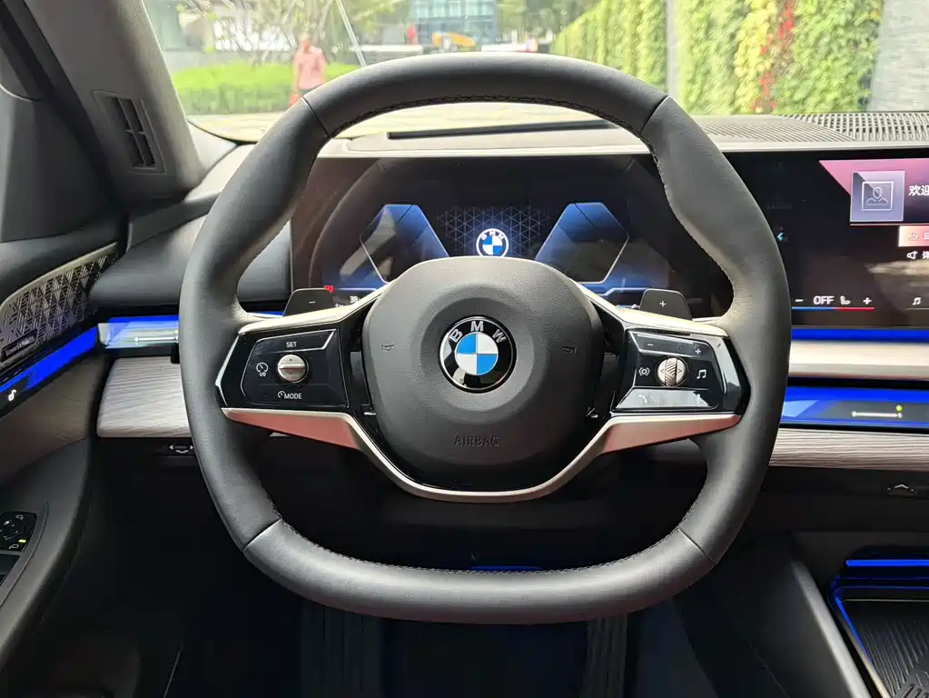 BMW 5 Series 2024 — фото 13