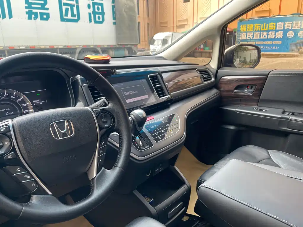Honda Elysion 2018 — фото 16
