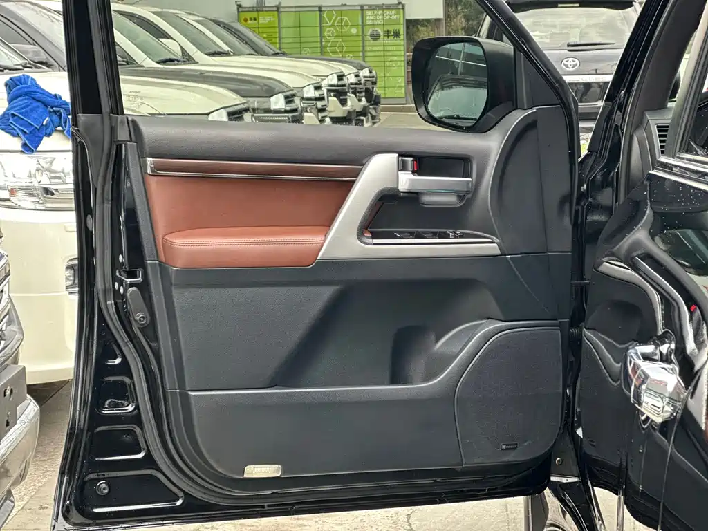Toyota Land Cruiser 2020 — фото 17