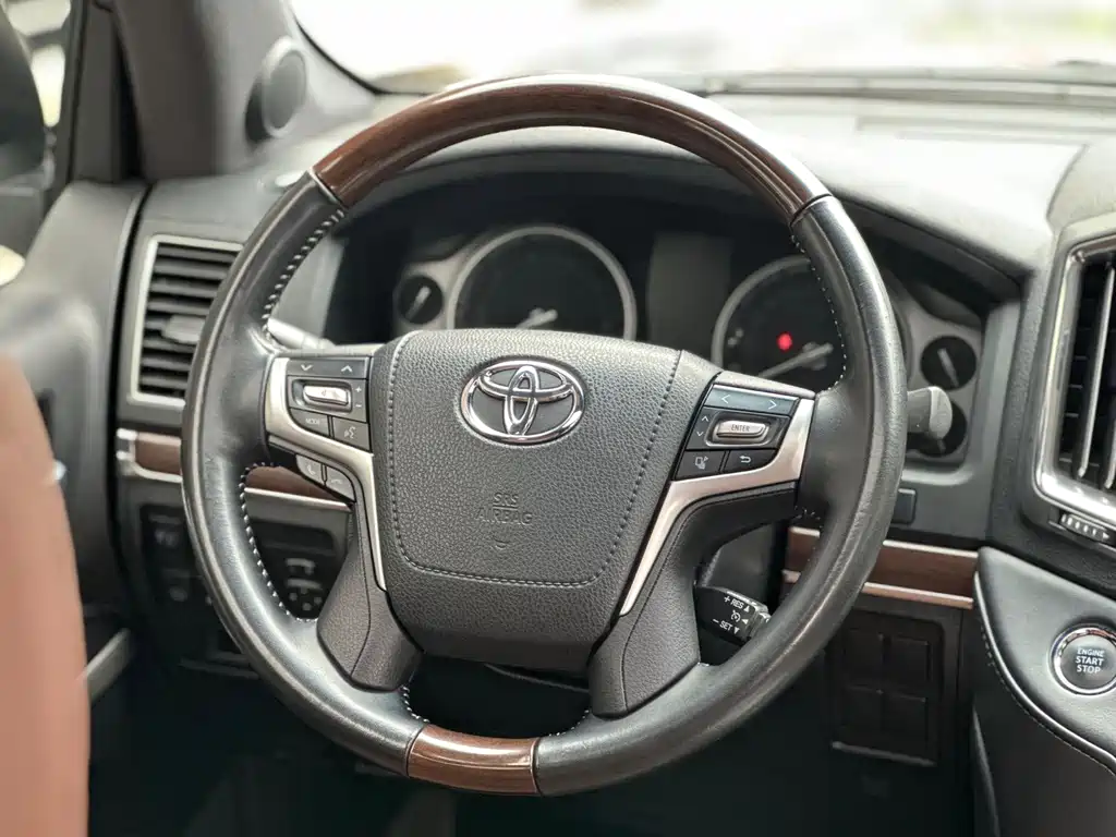 Toyota Land Cruiser 2020 — фото 11