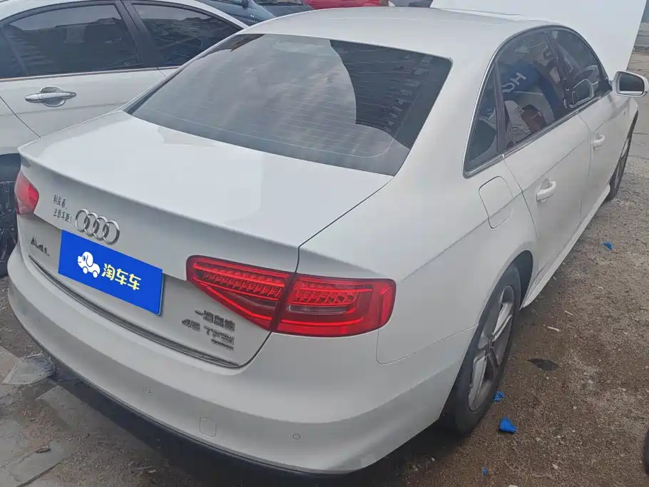 Audi A4L 2015