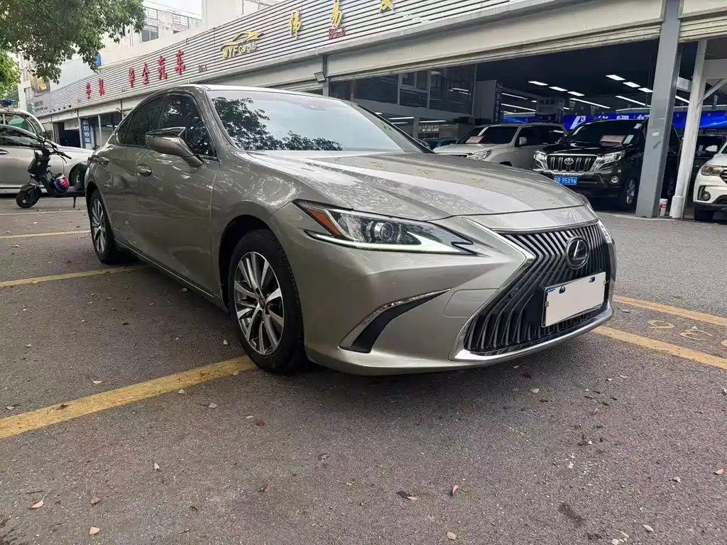 Lexus ES 2020 — фото 3