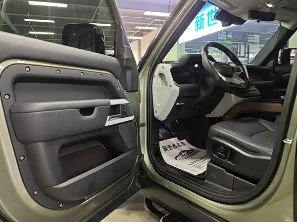 Land Rover Defender 2022
