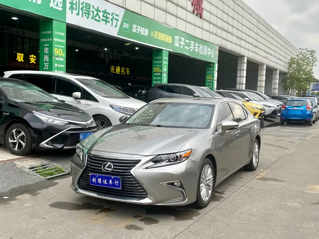 Lexus ES 2016 — фото 1