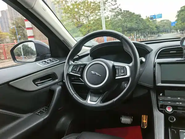 Jaguar F-PACE 2020