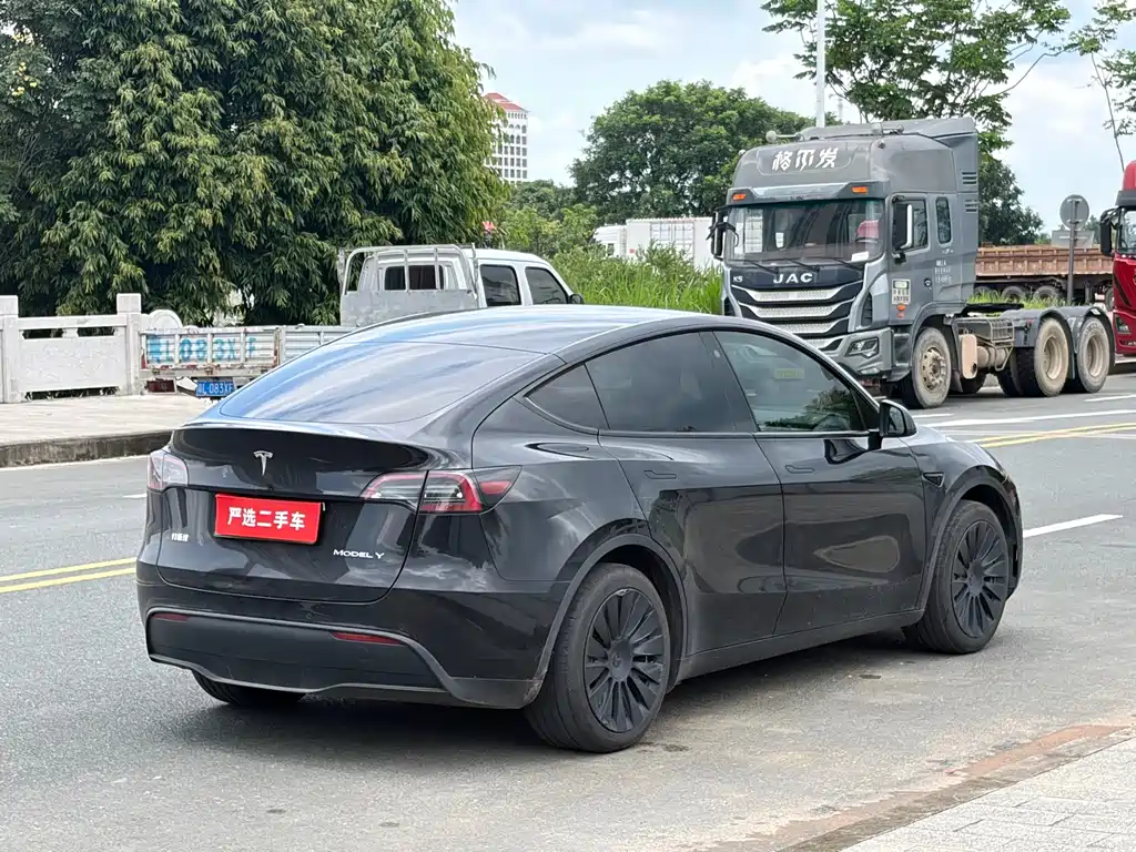 Tesla Model Y 2023 — фото 9