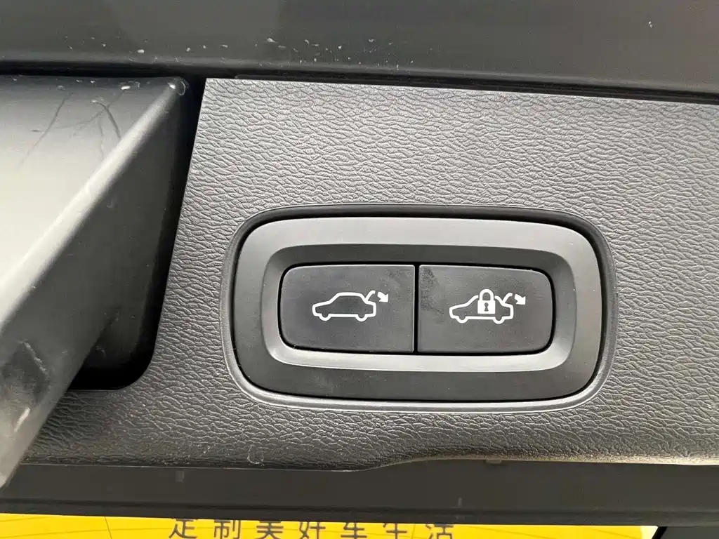 Volvo XC60 2022 — фото 25