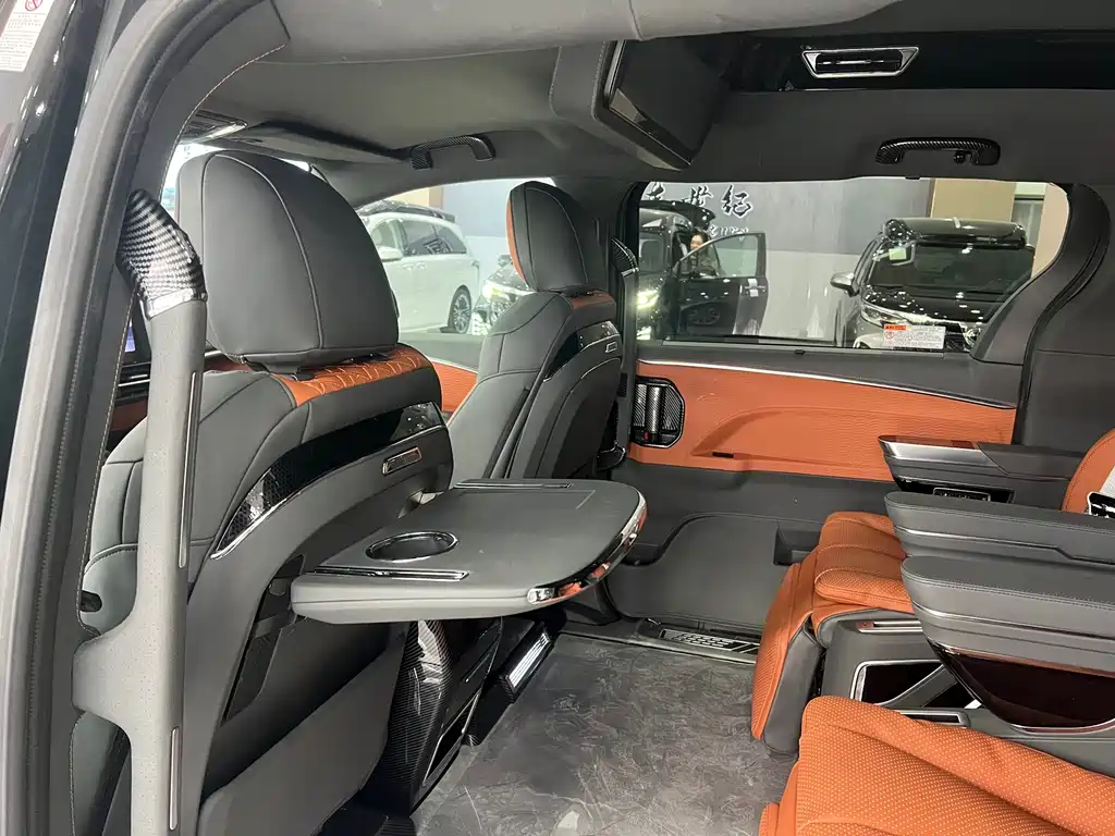 Toyota Granvia — фото 9