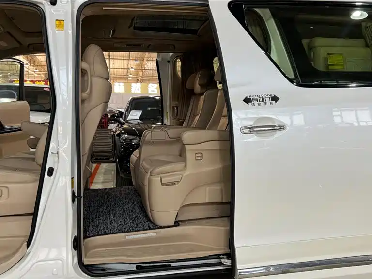 Toyota Alphard 2016 — фото 25