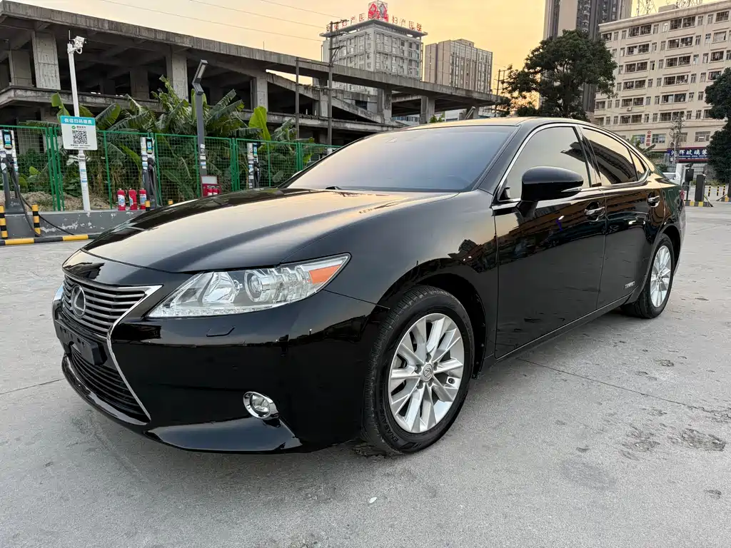 Lexus ES 2014 — фото 1