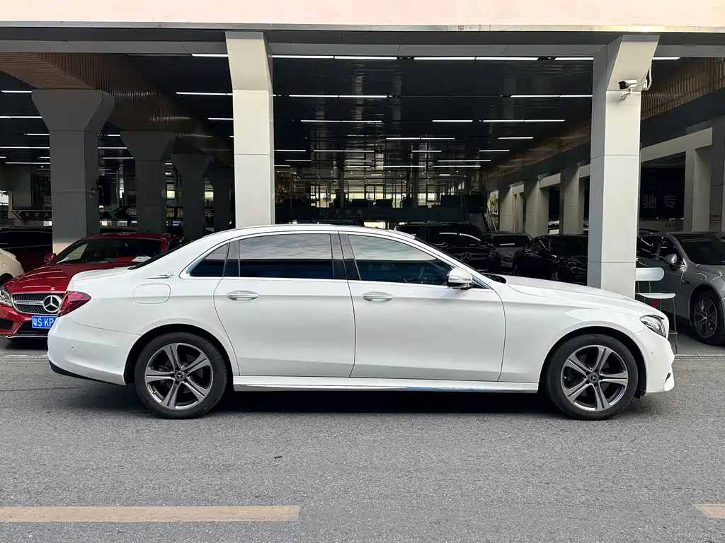 Mercedes-Benz E-Class 2018 — фото 19