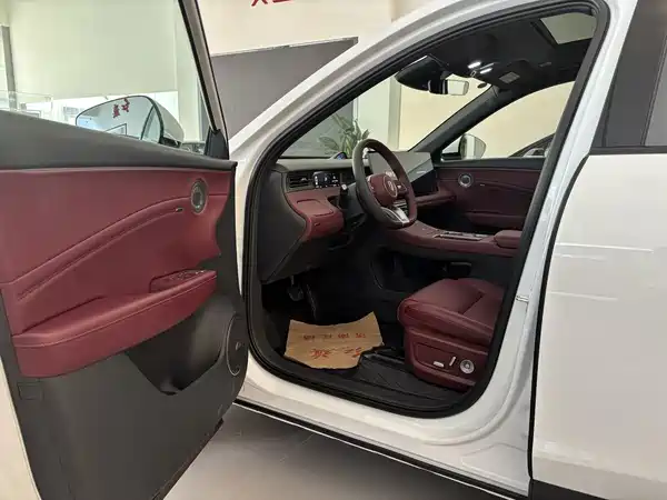 Hongqi HS6 PHEV 2026