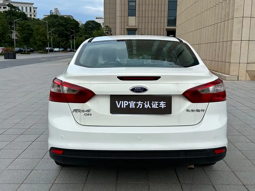Ford Focus 2015 — фото 4