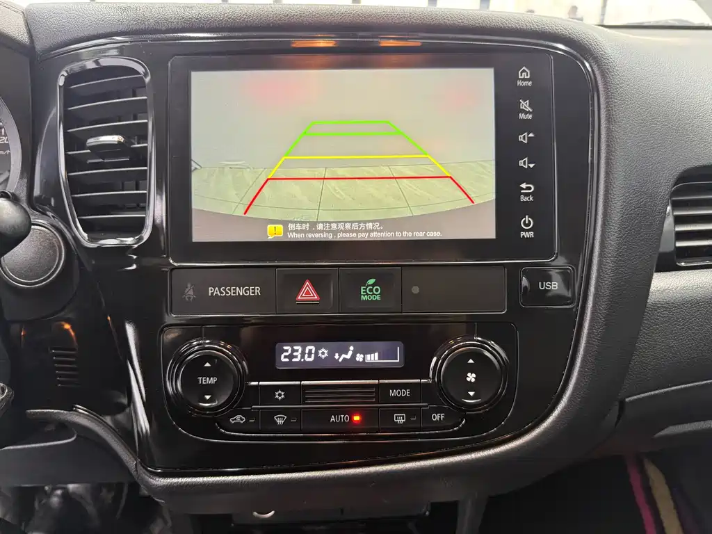 Mitsubishi Outlander 2022 — фото 14