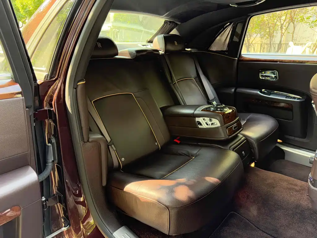 Rolls-Royce Ghost 2015 — фото 12