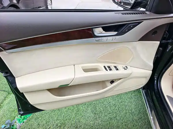 Audi A8 2012