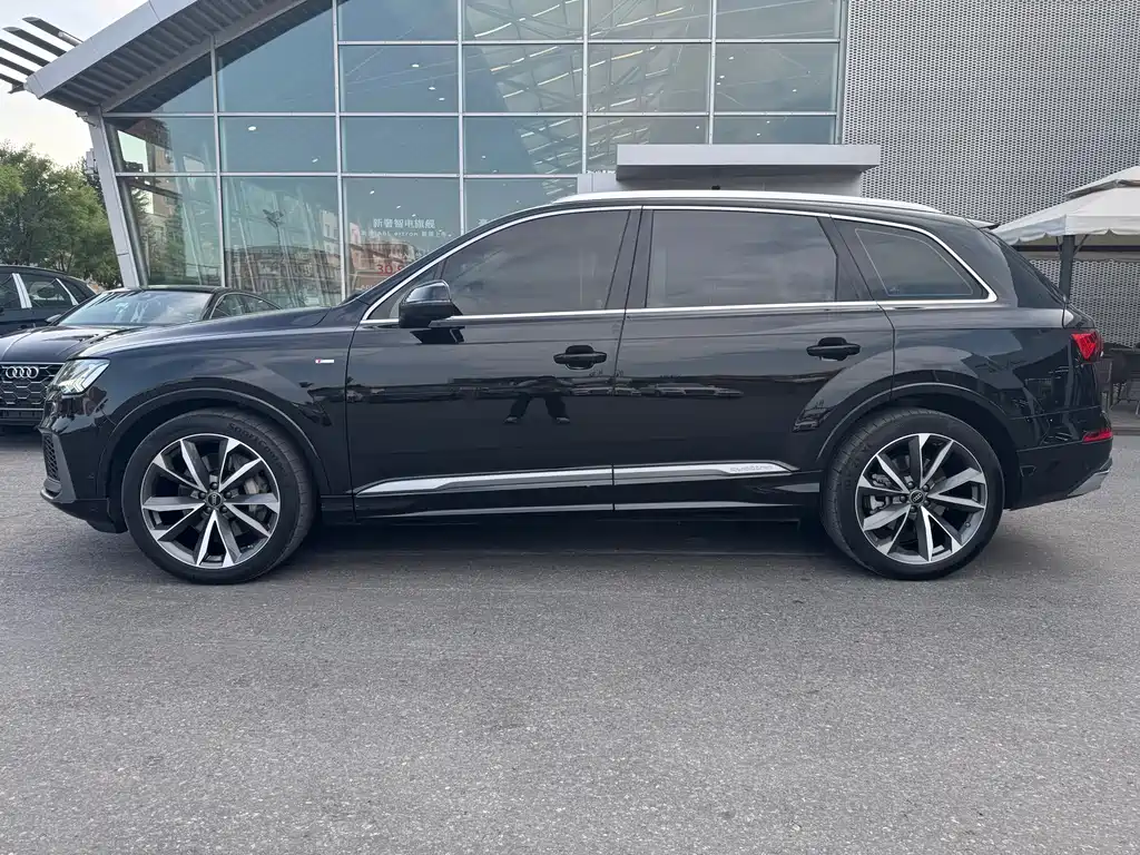 Audi Q7 2023 — фото 3
