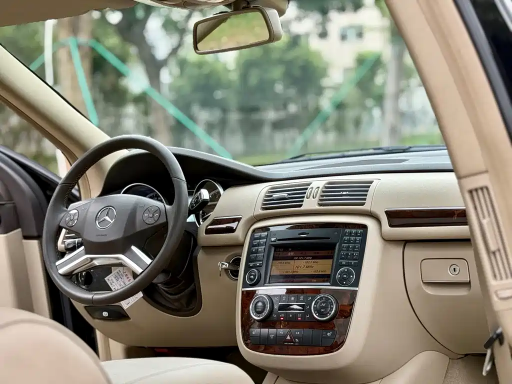 Mercedes-Benz R-Class 2011 — фото 17